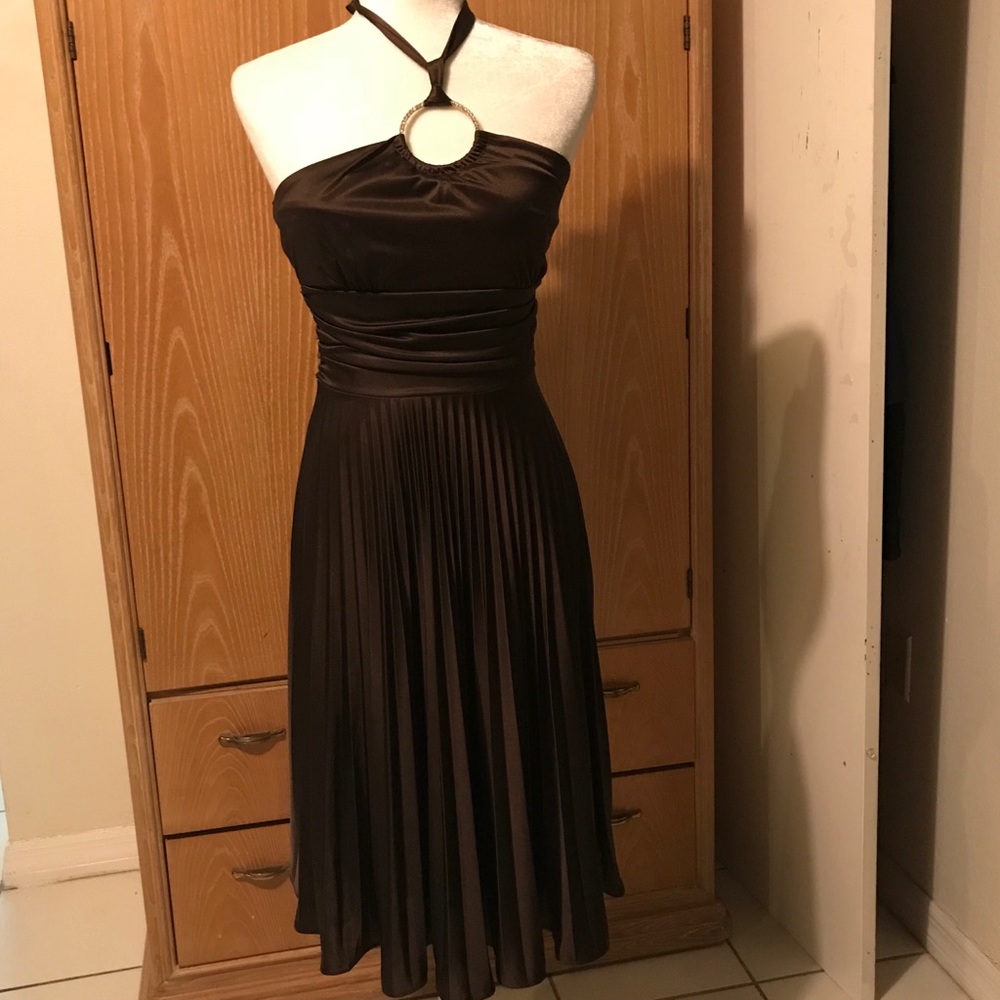 Betsy & Adam-NWOT Pleated Halter Formal Dress